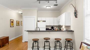 3 bedrooms, Internet