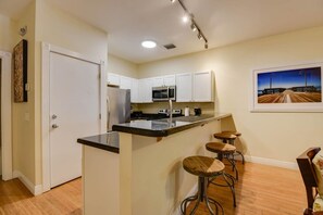 House | 3 bedrooms, Internet - The Mesa House by Brightwild Close to Duval (Key West)