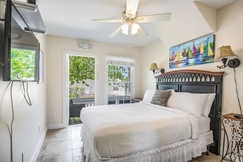 Sea Breeze by Brightwild Off-street Parking