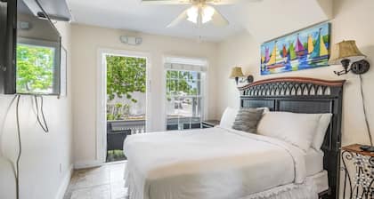 Sea Breeze by Brightwild Off-street Parking