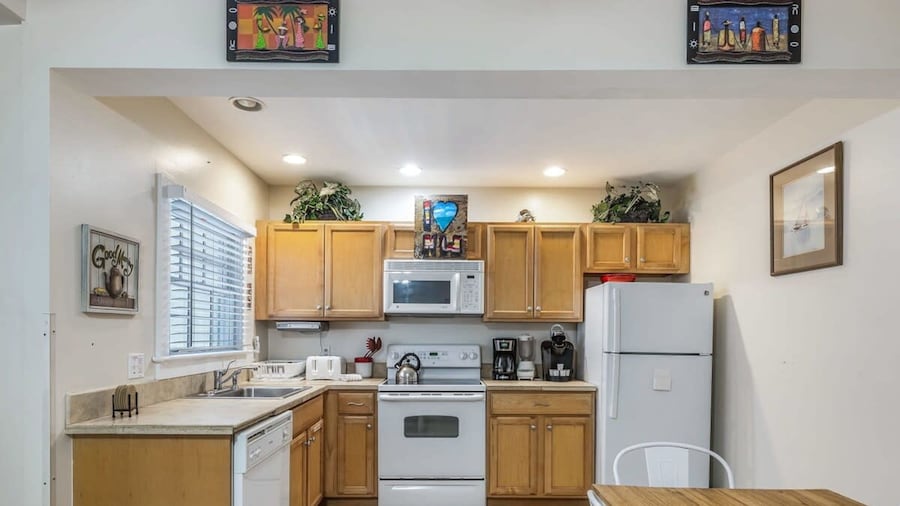 Sea Breeze by Brightwild Off-street Parking