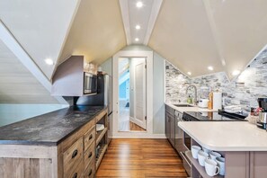 Apartment | 1 bedroom, Internet - Sky Loft by Brightwild Penthouse in Prime Spot (Key West)