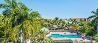 The Exuma Cay by Brightwild Pool View Parking