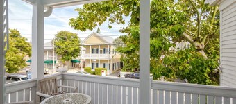 Bananas Foster by Brightwild Epic Guesthouse