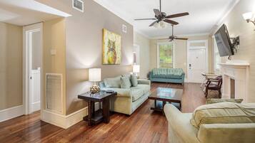 House | 7 bedrooms, Internet