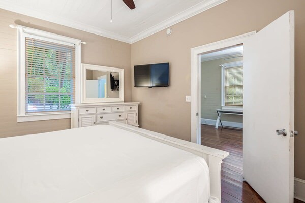 Bananas Foster By Brightwild Epic Guesthouse - Key West, FL