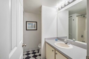 Bathroom - Tortuga Suite Sparkling Pool Hot Tub (Key West)