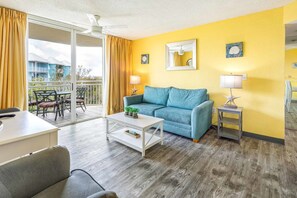 Living area - Tortuga Suite Sparkling Pool Hot Tub (Key West)