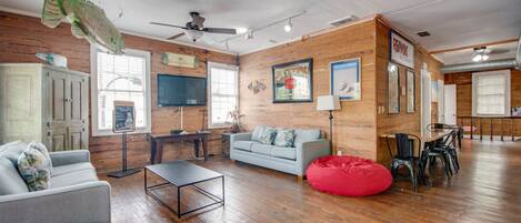 8 bedrooms, Internet