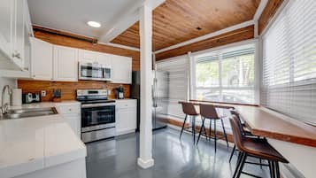 Apartment | 8 bedrooms, Internet