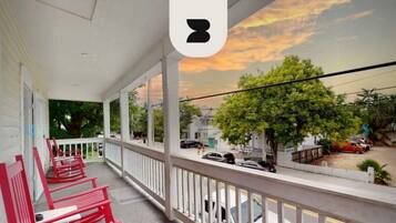 Apartment | 8 bedrooms, Internet