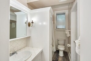 House | Bathroom - Sweet Caroline by Brightwild Pool Parking (Key West)
