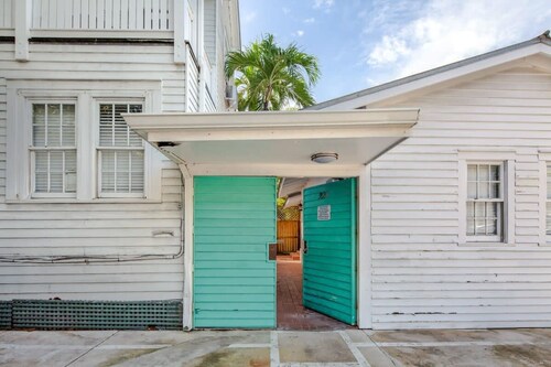 Sweet Caroline by Brightwild Pool Parking