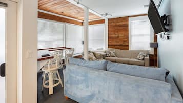 Apartment | 4 bedrooms, Internet