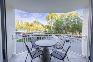 BBQ/picnic Area - The Trinidad by Brightwild Pool View Parking (Key West)