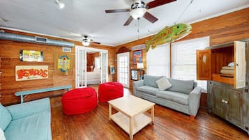 Apartment | 4 bedrooms, Internet