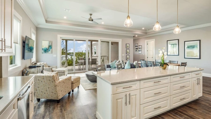 Aquaria House by Brightwild Pool Boat Dock