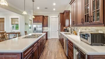 House | 4 bedrooms, Internet
