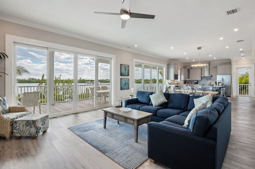 Mastway House by Brightwild Pool Dock