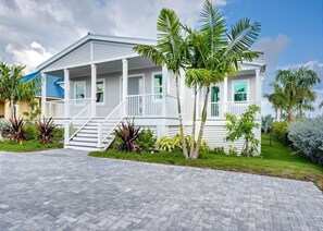 House | 4 bedrooms, Internet - Seagate House by Brightwild Waterfront w Dock (Key West)