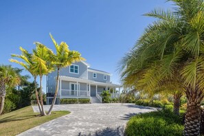 House - Spindrift House by Brightwild Huge Pool Dock (Key West)