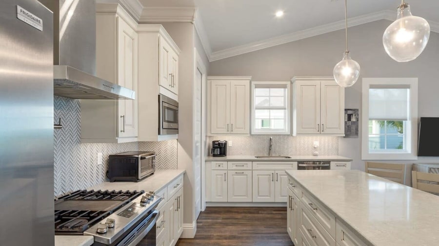 Mirador House by Brightwild Pool Dock