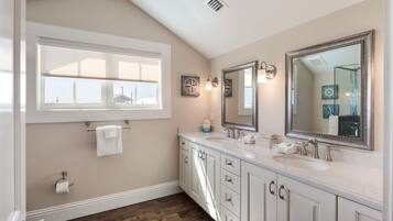 House | Bathroom