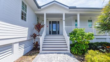 House, Smoking | 4 bedrooms, Internet