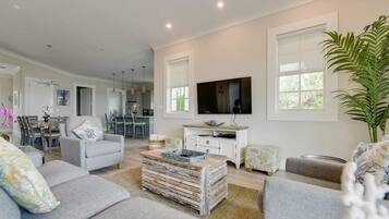 House, Smoking | 4 bedrooms, Internet