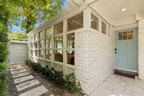 3 bedrooms, desk, Internet - Hyde Park Hydeaway Stunning Home w Heated Pool (Tampa)