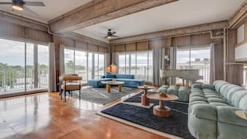 Apartment | 2 bedrooms, desk, Internet