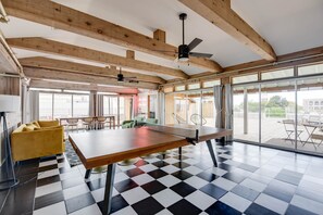 House | 2 bedrooms, desk, Internet