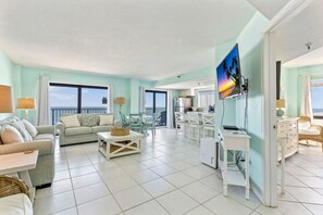 Interior - Oceanfront Penthouse Pool Hot Tub Beach Access (Daytona Beach Shores)