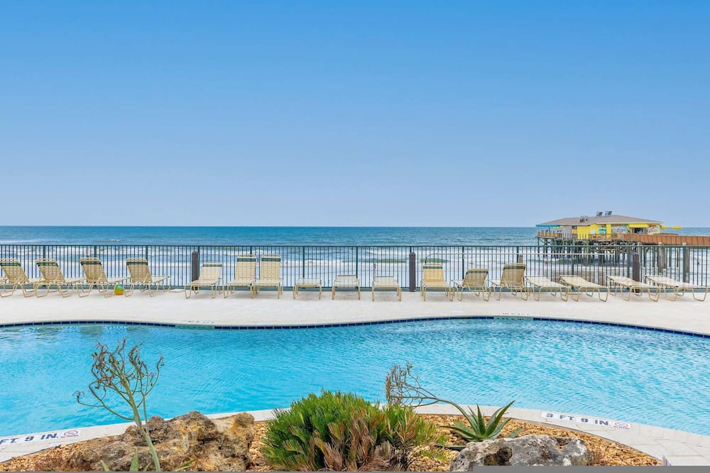 Ocean View Suite w Pool Hot Tub Beach Access