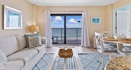 Top Floor Oceanfront Condo w Pool Beach Access