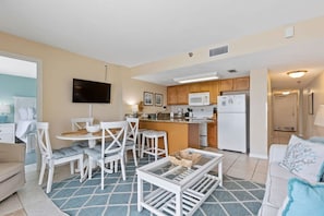 House - Top Floor Oceanfront Condo w Pool Beach Access (Daytona Beach Shores)