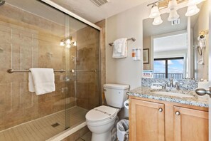 House | 2 bedrooms, Internet - Ocean Front Condo w Amazing Views Pool Hot Tub (Daytona Beach Shores)
