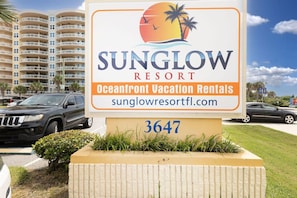 House | 1 bedroom, Internet - Updated Ocean Front Condo Aquamarine Suite 201 (Daytona Beach Shores)