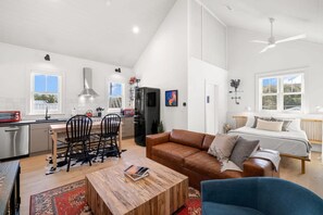 Studio | 1 bedroom, Internet