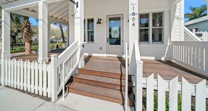 Casa Julieta Luxury Ybor-themed Studio