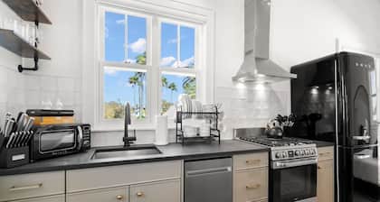 Casa Julieta Luxury Ybor-themed Studio