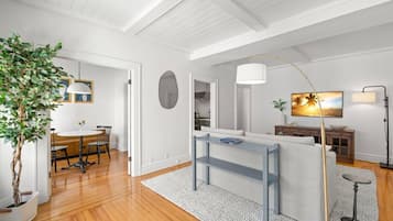 Apartment | 1 bedroom, desk, Internet
