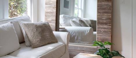 Apartment | 2 bedrooms, desk, Internet