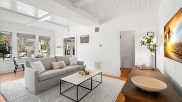 Apartment | 2 bedrooms, desk, Internet