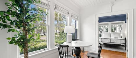 House | 2 bedrooms, desk, Internet