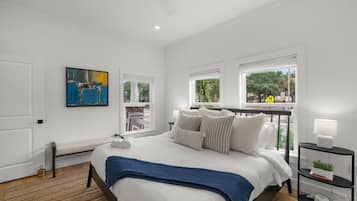2 bedrooms, desk, Internet