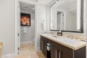 Apartment | Bathroom - Island View 1BR Residence With Balcony (Key West)