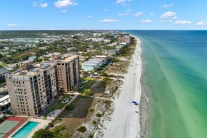 On the beach, beach towels - Reflections 504 Oceanfront Pool Beach View (Indian Rocks Beach)