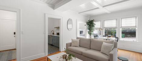 House | 2 bedrooms, desk, Internet