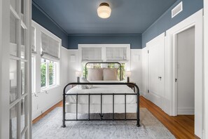 Apartment | 2 bedrooms, desk, Internet